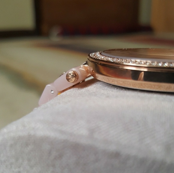 Brand NWT Michael Kors Women's rose pink watch - Picture 7 of 8